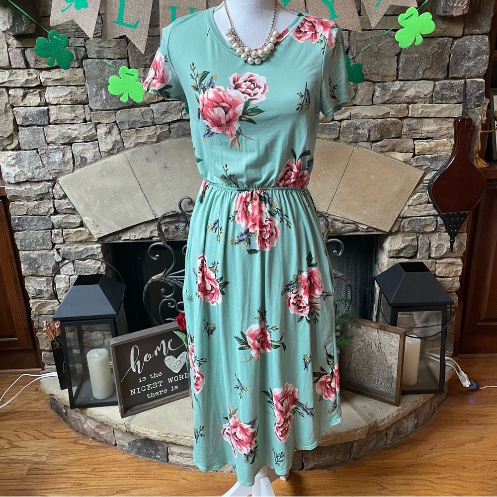 Reb. & Floral Print Midi Dress with Pockets Size Medium